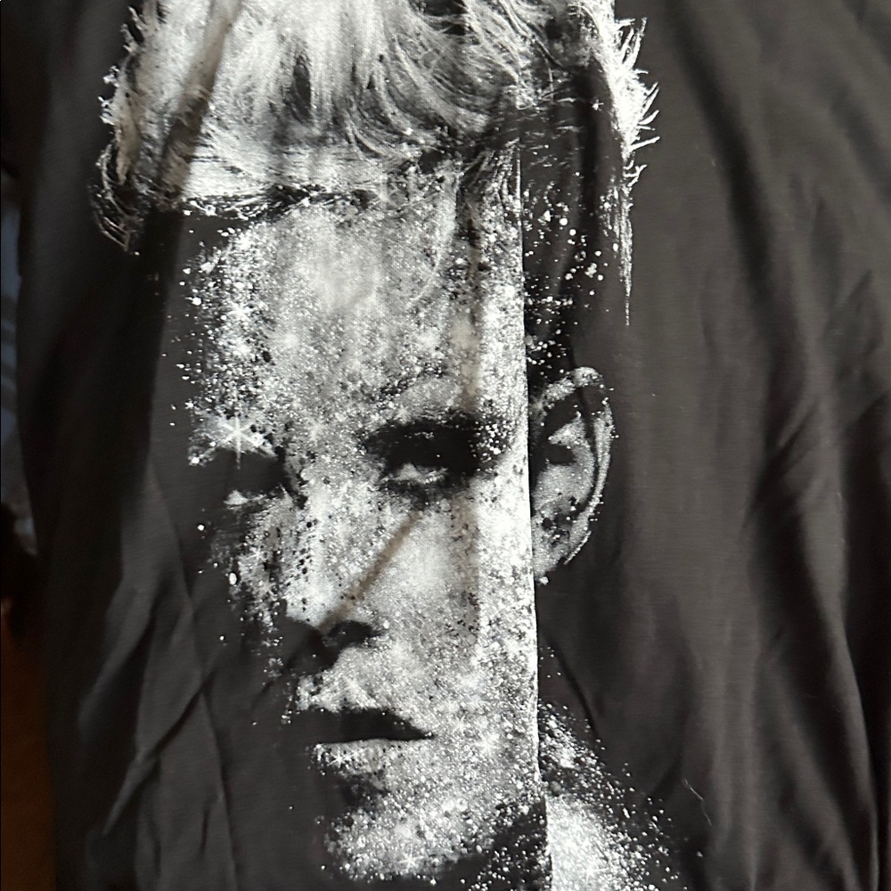 Custom P!nk T-shirt. Ptp is 20, L Is 27 1/2.
